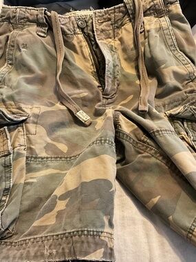 Abercrombie & Fitch Camo Cargo Shorts 32